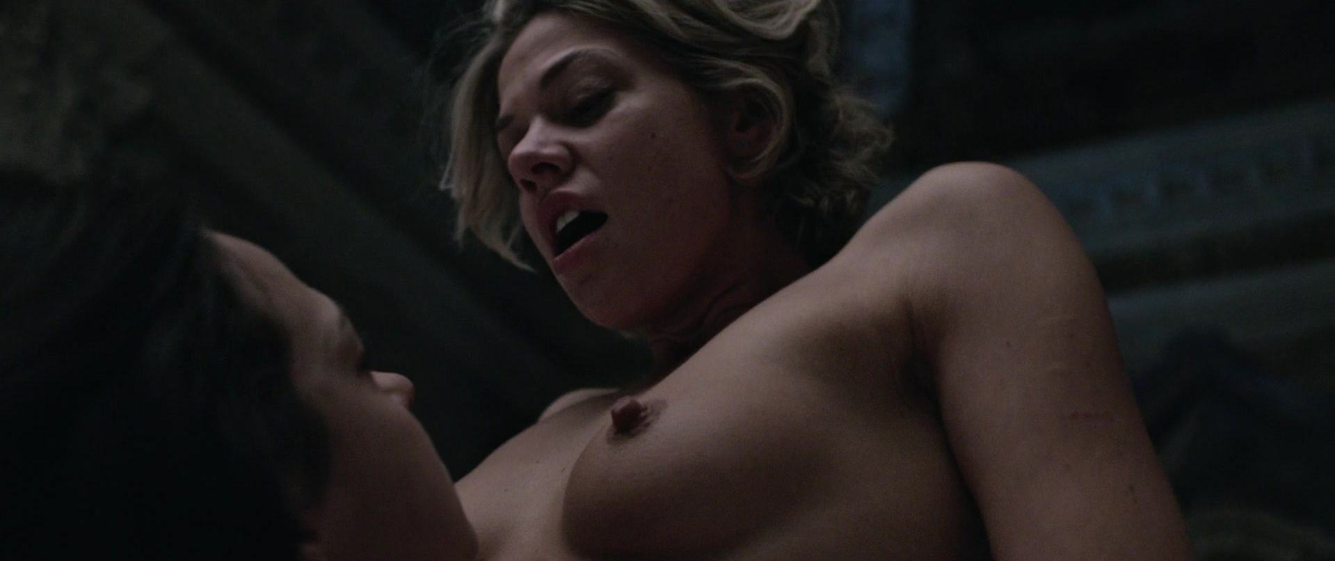 Analeigh Tipton 209