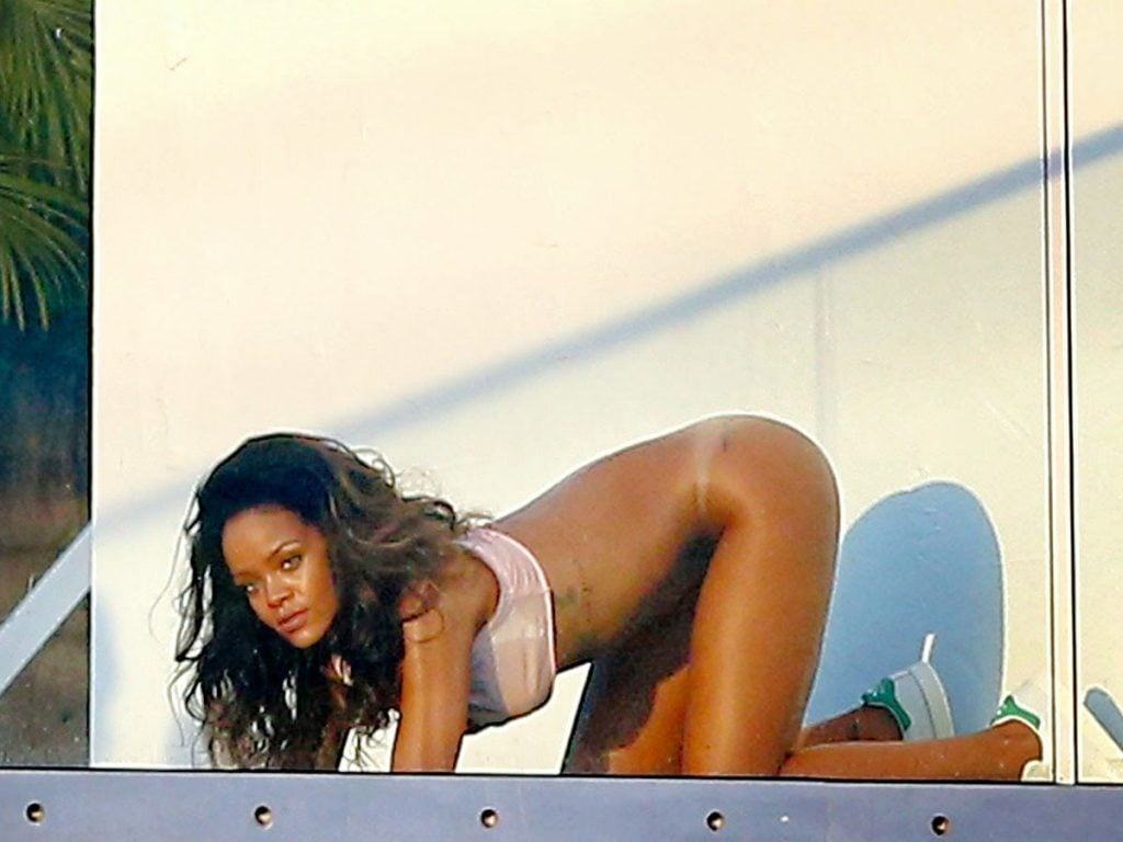 Rihanna 65