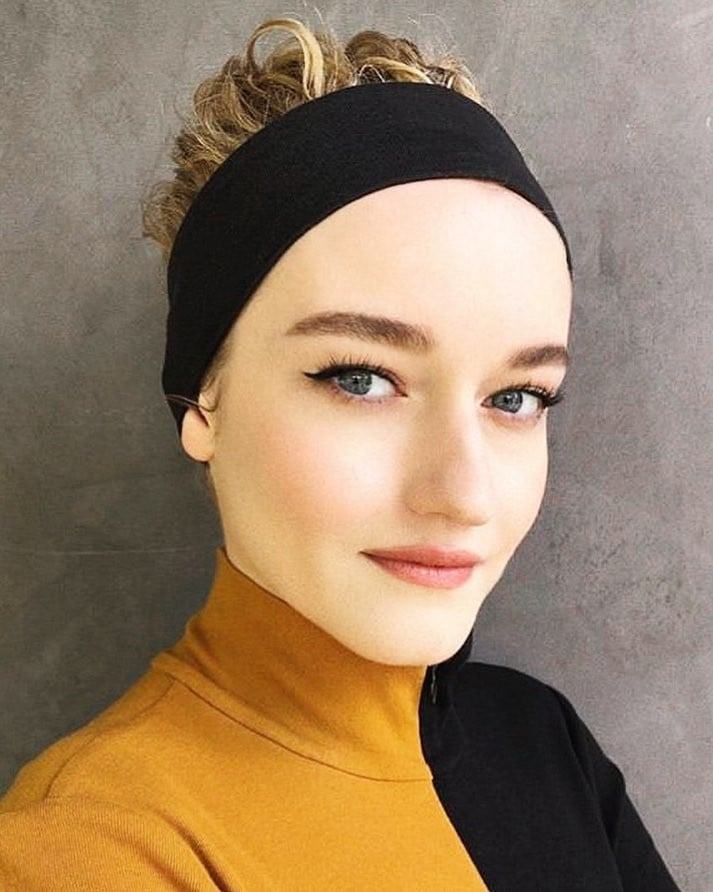 Julia Garner 27