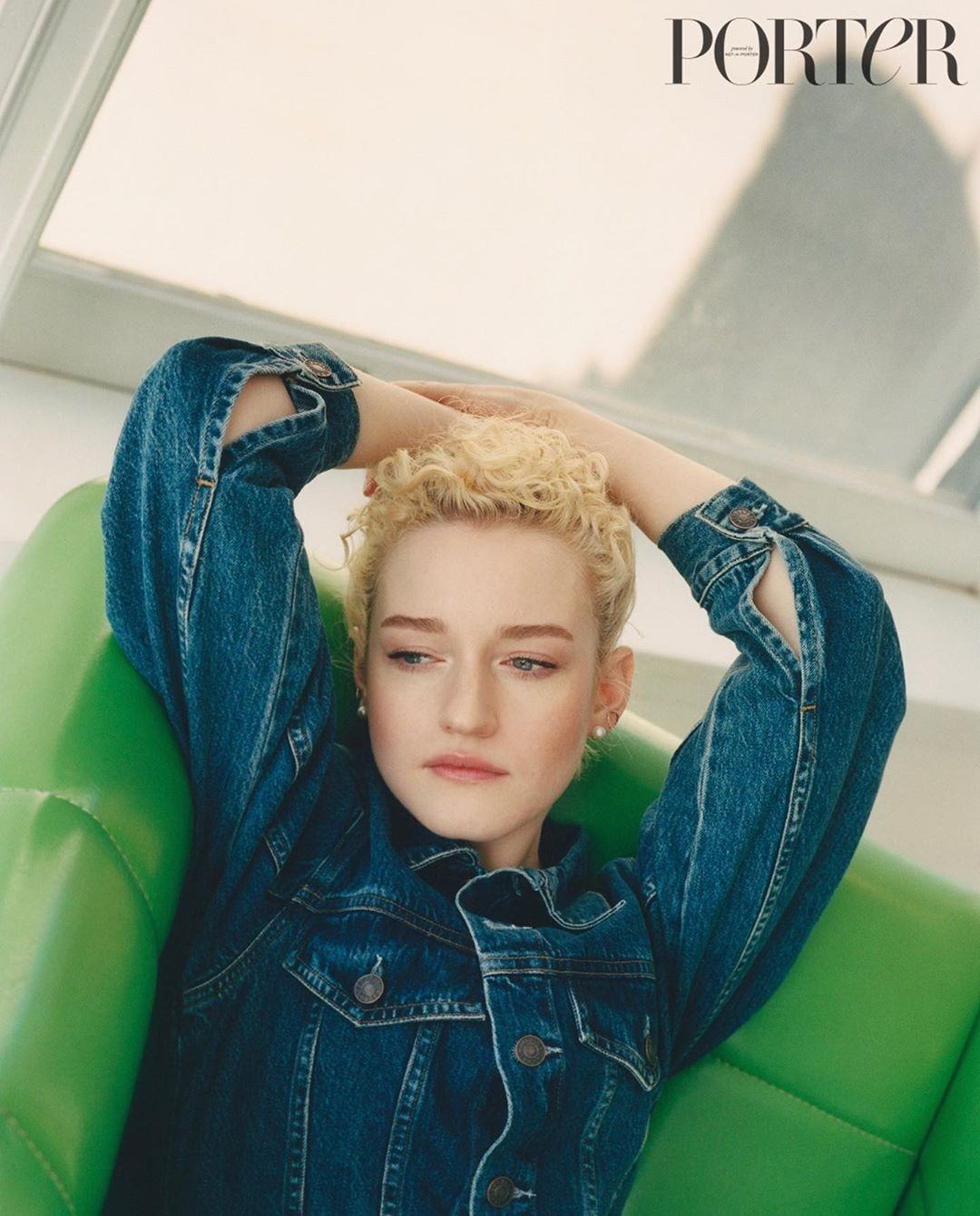 Julia Garner 34