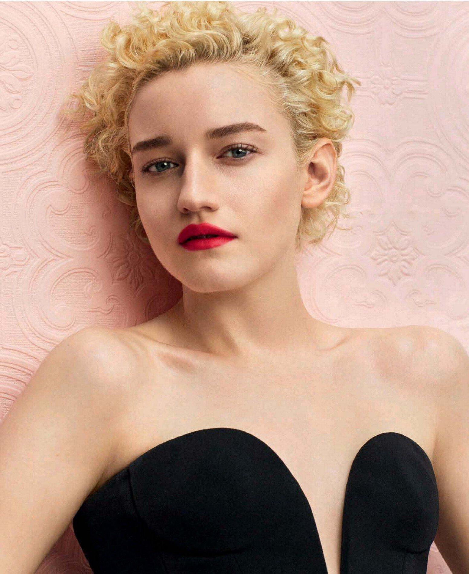 Julia Garner 16