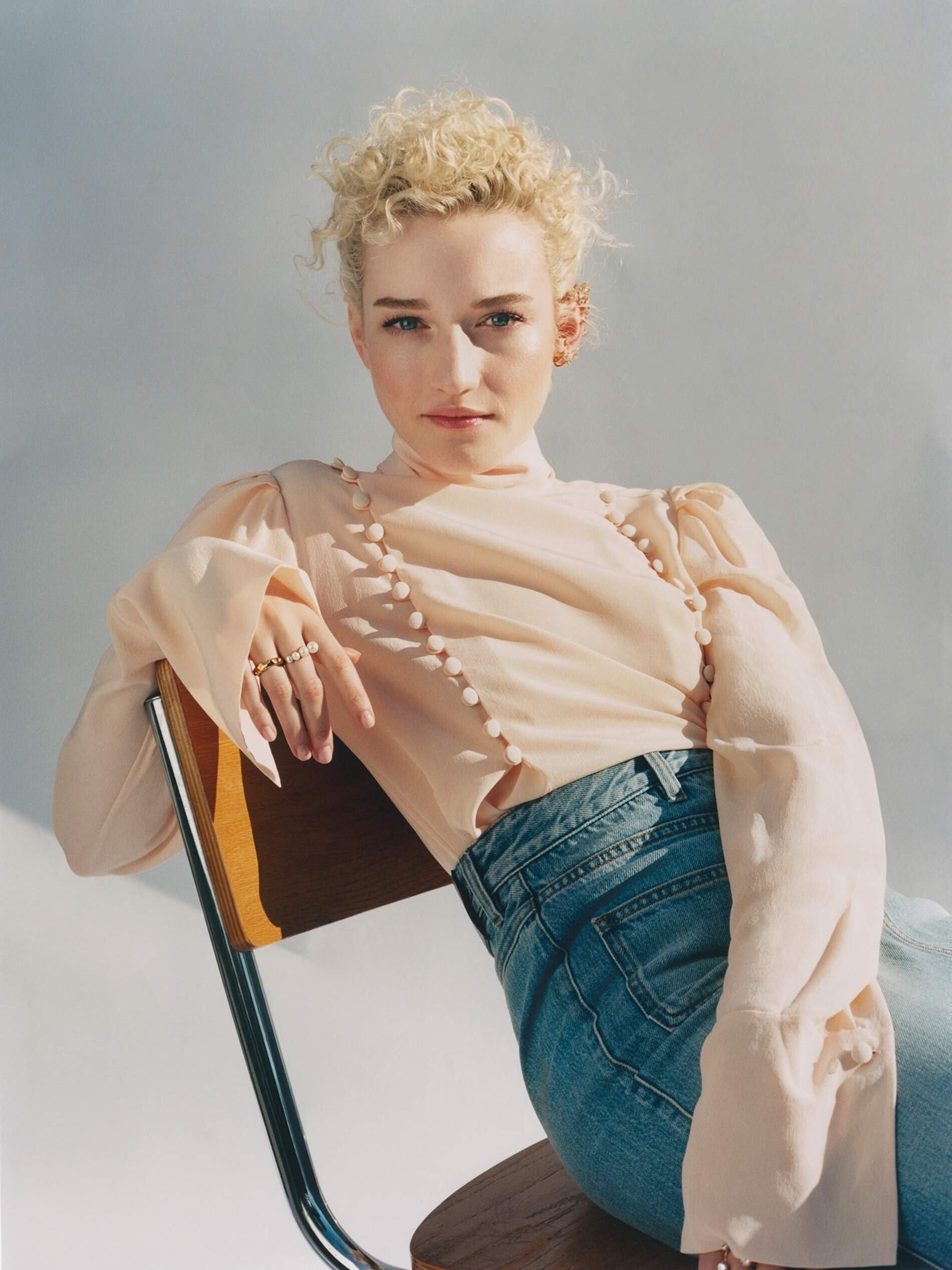 Julia Garner 17