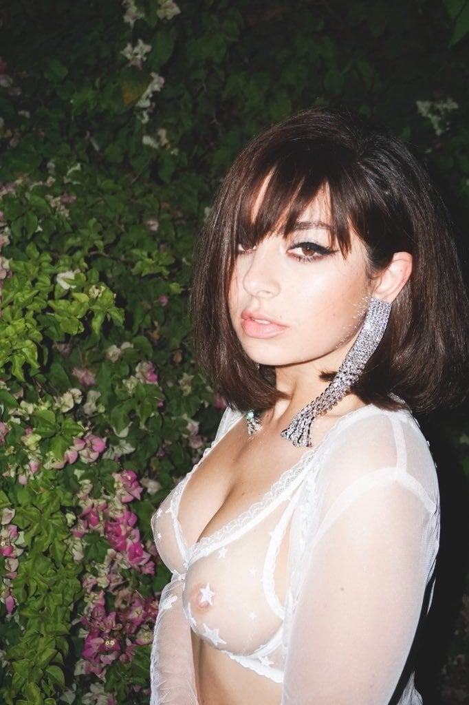 Charlie XCX 4