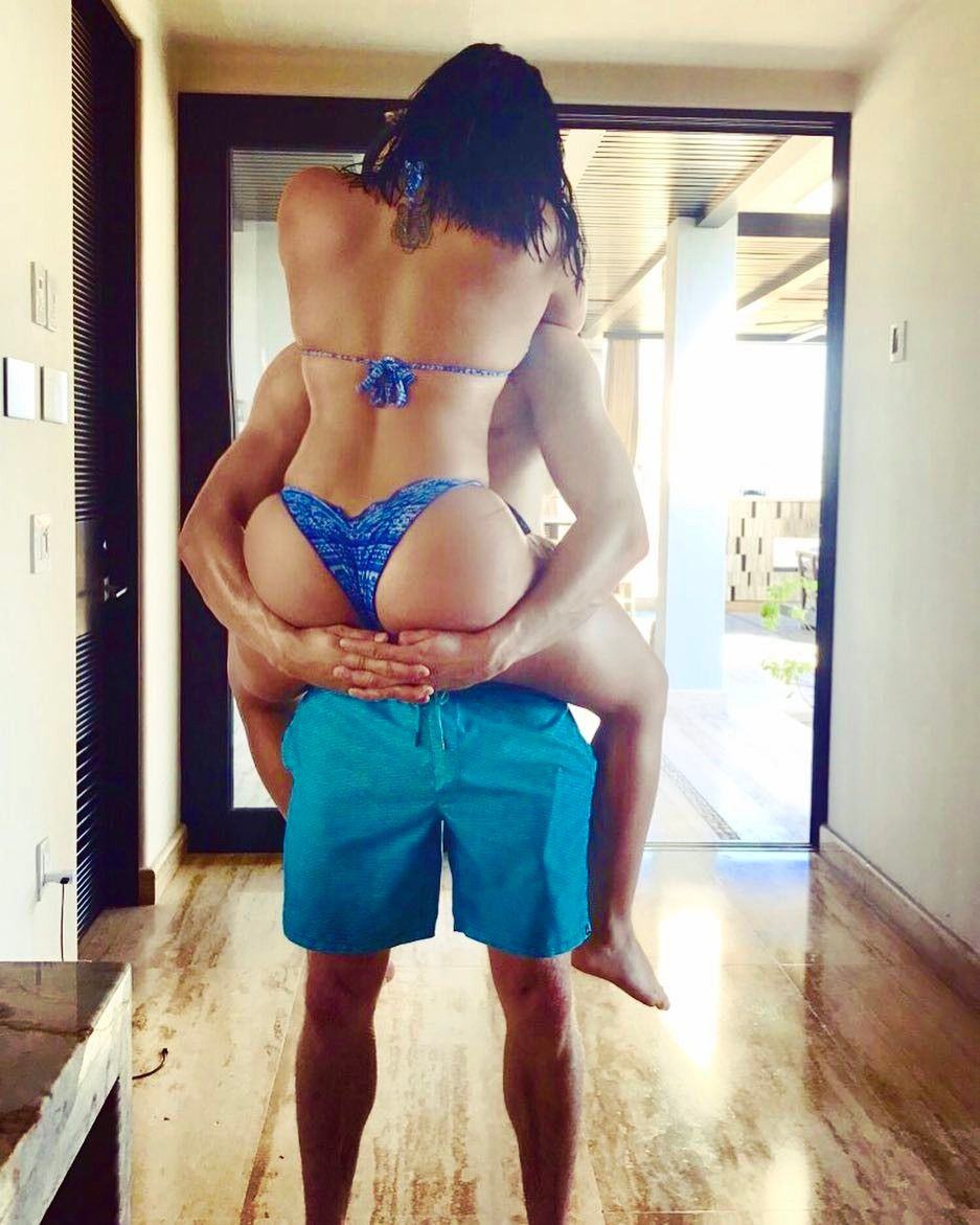 ariel winter ass in boyfriends lap