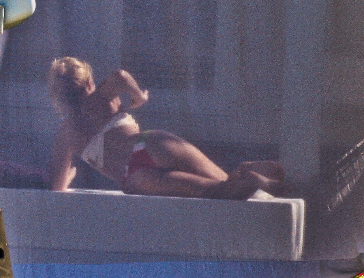 Shakira 25