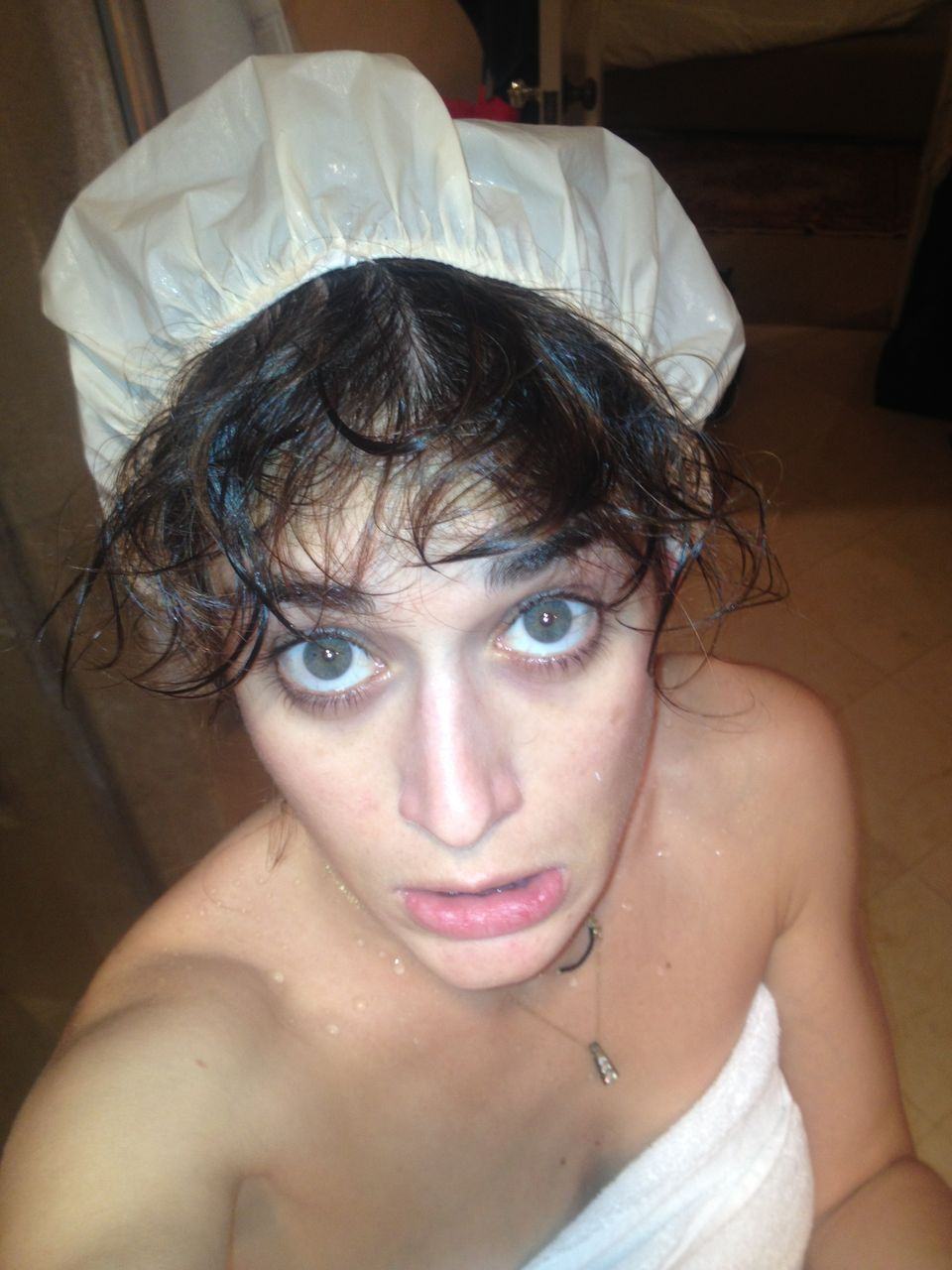 Lizzy Caplan 21